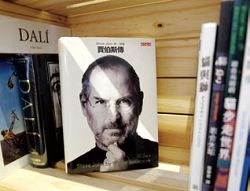 非常欣賞蘋果商品設計的詹偉雄，曾為蘋果創辦人賈伯斯（Steve Jobs）的過世而感到難過。