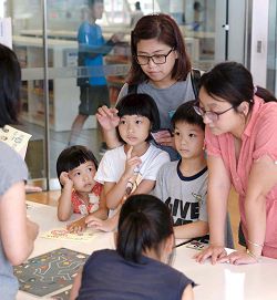透過桌遊可培養益智策略。(國立公共資訊圖書館提供)