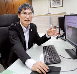 陳良基介紹「科技突圍平臺」，他希望用科技幫助更多人。（潘云薇攝）