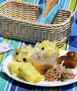 海藻中含有豐富的微量元素,又可添增食物的口感變化。(藻食物包括藻饅頭、石蓴玉子燒、梅子石花凍、涼拌三絲。)