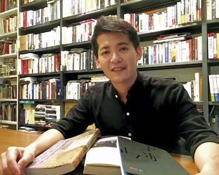 閱讀可以把人帶向遠方,也可以是一個逃遁之所,可使自己更有力量,走出生命困境。