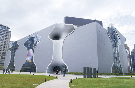 世界級建築臺中國家歌劇院,前衛造型加上多個展演空間,堪稱藝術與建築的完美結合。