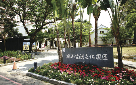 西式圓拱廊建築的旗山生活文化園區,是高雄僅存2座日治時期校舍之一。
