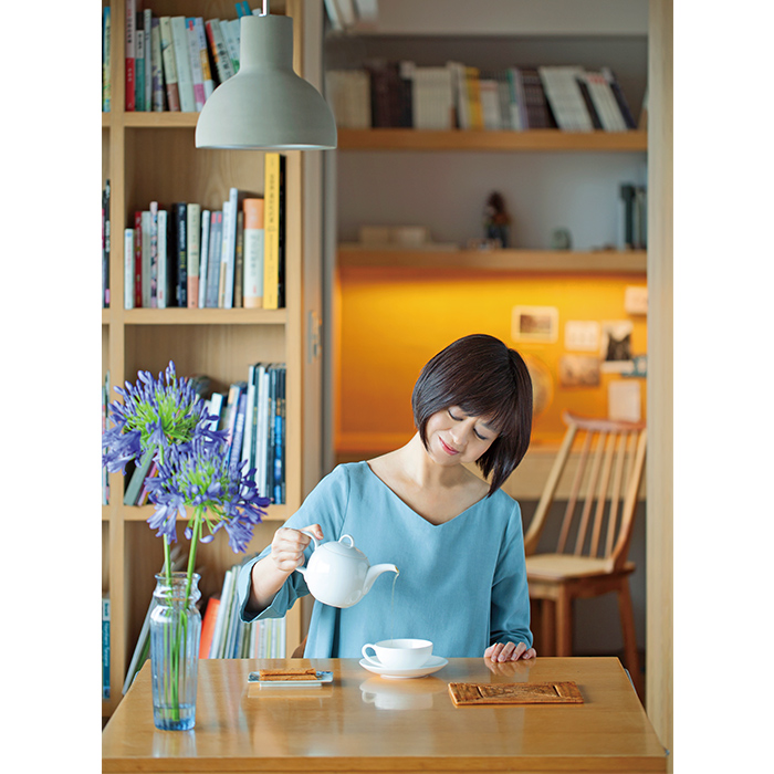 葉怡蘭以美學的方式書寫飲食文化的背景、脈絡，以及料理人的創作意圖。