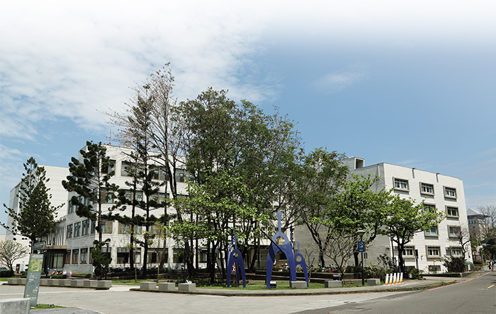 嘉義市政府文化局圖書館是嘉義市的文化領頭、嘉義人的學生記憶。