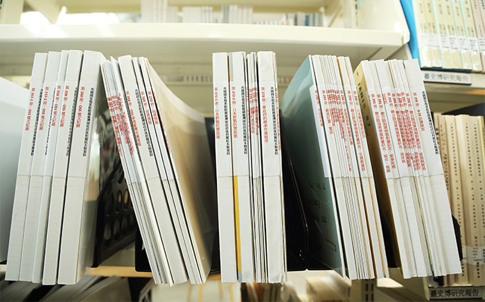 雜誌以標籤註明是否曾被查禁或停刊,讓讀者快速了解當代時空背景。