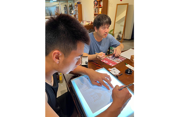 劉旭恭一家人有時會一起討論作品或共同創作。