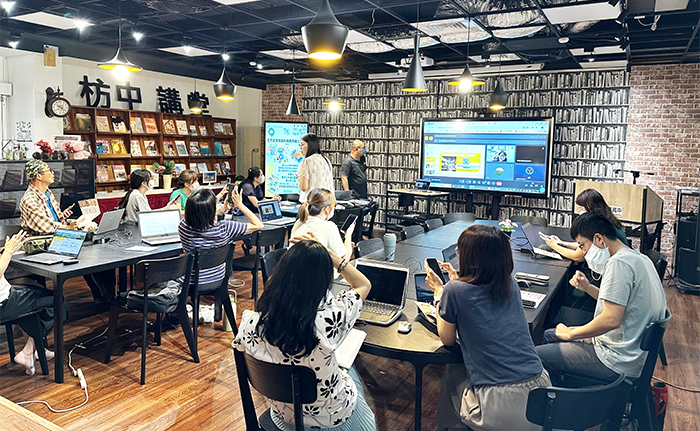 國資圖為學校老師量身打造數位資源研習課程,將圖書館豐富的線上資源推廣至各級學校。