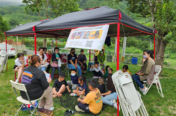 尖石鄉圖舉辦原住民親子共讀推廣,讓閱讀不落後。