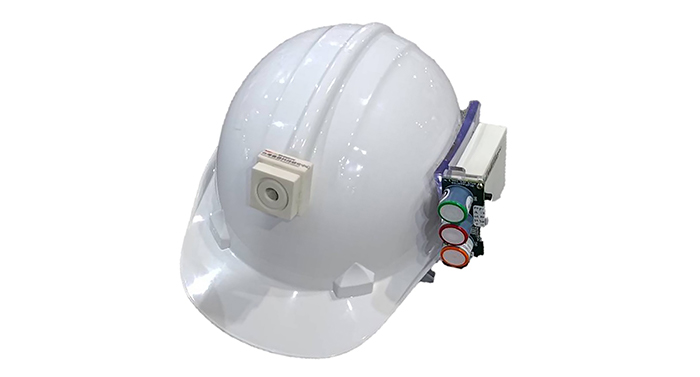 感測器晶片(上)、感測器公板模組(中)、感測器(下)應用於環境安全。