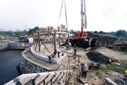 萬福宮的構建復原工程，因沒有拆除計畫導致困難重重。