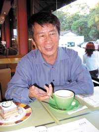 詩人兼散文家蕭蕭靜靜談詩