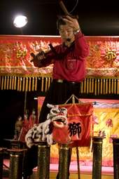 活靈活現的傀儡演出帶領親子共同了解傳承許久的傀儡戲劇