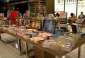 「2006開卷好書奬」得奬書籍在誠品等各大書店舉辦書展，並播放首次嘗試的BV。(中時開卷提供)