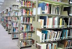 北藝大圖書館編目只按學科，不按語文。