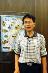 彰化高中圖書館主任呂興忠。