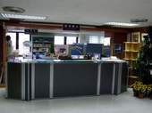 歡迎光臨，基隆市安樂區圖書館正門入口服務台。