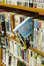 旅遊文學館的藏書日益增加。
