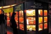 為慶賀紅樓百年而規劃的特展,展出歷年來文物、史料。