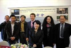 《書包裡的秘密》製片謝嘉錕(左一)、導演林泰州(左三)、《草木戰役》製片劉建偉(左二) 赴紐約行前出席記者會。。