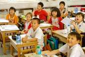 一所地理位於邊陲、學童家庭經濟水平普遍不高的校園,卻能夠教育出如此資優的學生,這樣的結果令人驚訝。