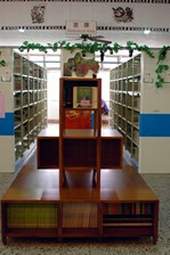 南投市立圖書館的書庫。