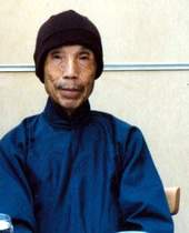 周夢蝶,1997年攝,這亦是他予人最深刻的印象。