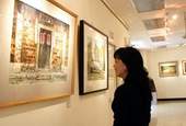 圖書館內定期展出在地藝術家作品。