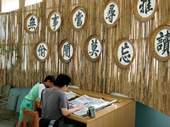 走廊書角隨時可閱讀。