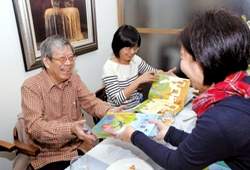 新書發表會，鄭清文與讀者親切互動。(玉山社提供)
