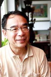 本業為牙科醫生的林于昉,把收藏文物當成一生志業。