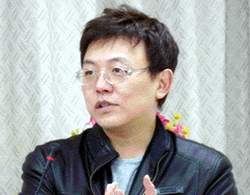 郭強生帶著城市文明知識份子風範，繼續思考寫作。