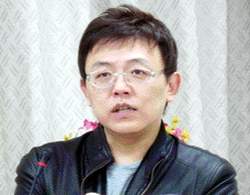 郭強生帶著城市文明知識份子風範，繼續思考寫作。
