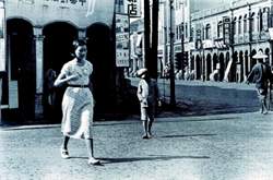《台北太平町》鄧南光，1942(北美館收藏)。