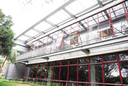 「太陽圖書館」是臺灣首座智慧型節能建築圖書館，節省成效高達8成。