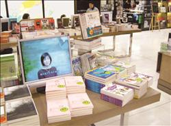 年度好書一公布,書店紛紛推出專設平台,展出得獎好書並播放BV。