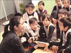 「愛在偏鄉，雲端閱讀」開跑記者會，請來名人媽媽蔡依珊為偏遠地區兒童講故事。