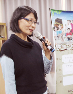 在復興圖書館擔任志工的郭惠芯發願要為一千人朗讀,結果她做到了。