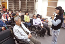 屏東市公所利用一年多的時間，規劃200場讀書會，每週都有四場與書的約會。