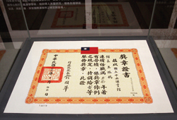 王振鵠擔任國立中央圖書館（國家圖書館前身）館長時，獲頒壹等服務獎章。