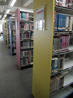 圖書館藏書可以利用行動APP更有效的借閱，提高館藏之使用率。