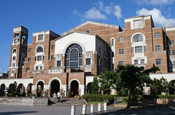國立臺灣大學和臺北大學，是少數由學生組成開發小組，進行行動圖書館APP研究及開發工作。