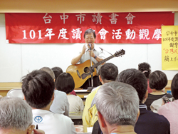讀書會特別邀請簡上仁到讀書會演講。