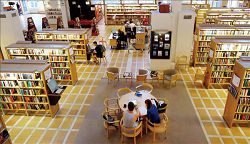 瑞典烏普薩拉(Uppsala) 大學圖書館內部規劃的閱覽區與好書帶著走服務。( 葉翠玲提供) 瑞典烏普薩拉(Uppsala) 大學圖書館內部規劃的閱覽區與好書帶著走服務。( 葉翠玲提供)