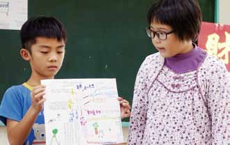 「深耕計畫」在臺南市新生國小的閱讀活動。(誠品文化藝術基金會提供)