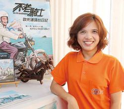 弘道老人福利基金會執行長李若綺說，每位長輩都是一本生命故事書。（弘道老人福利基金會提供）