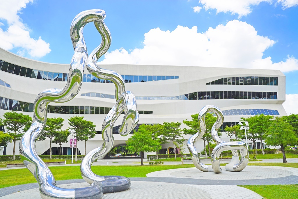 圖書館是無限且循環的。——阿根廷詩人波赫士