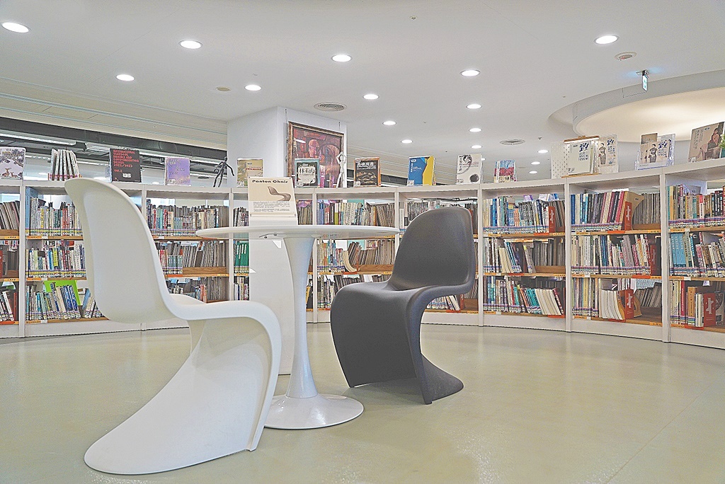 書籍把我們引入最美好的社會，使我們認識各個時代的偉大智者——史美爾斯