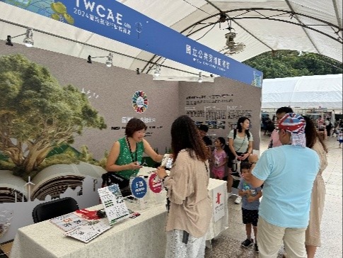 本館於現場提供數位閱讀體驗 深獲觀展民眾好評。